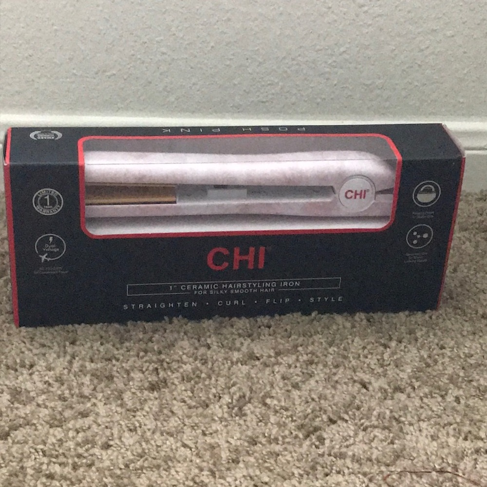 HOLIDAY SALEE Chi ceramic hairstyling iron